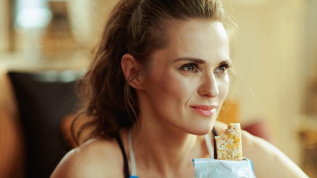 Portrait,Of,Healthy,Woman,In,Sport,Clothes,With,Fitness,Bar