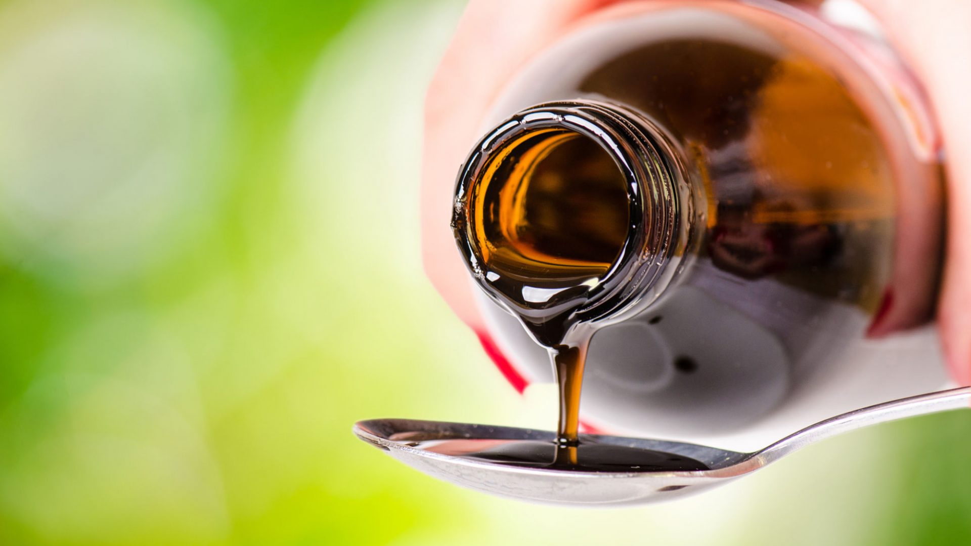 Pour the liquid. Лекарство жидкое в ложке. Pour the liquid. Pour the liquid. Сосуд жидкость лить стильное фото.